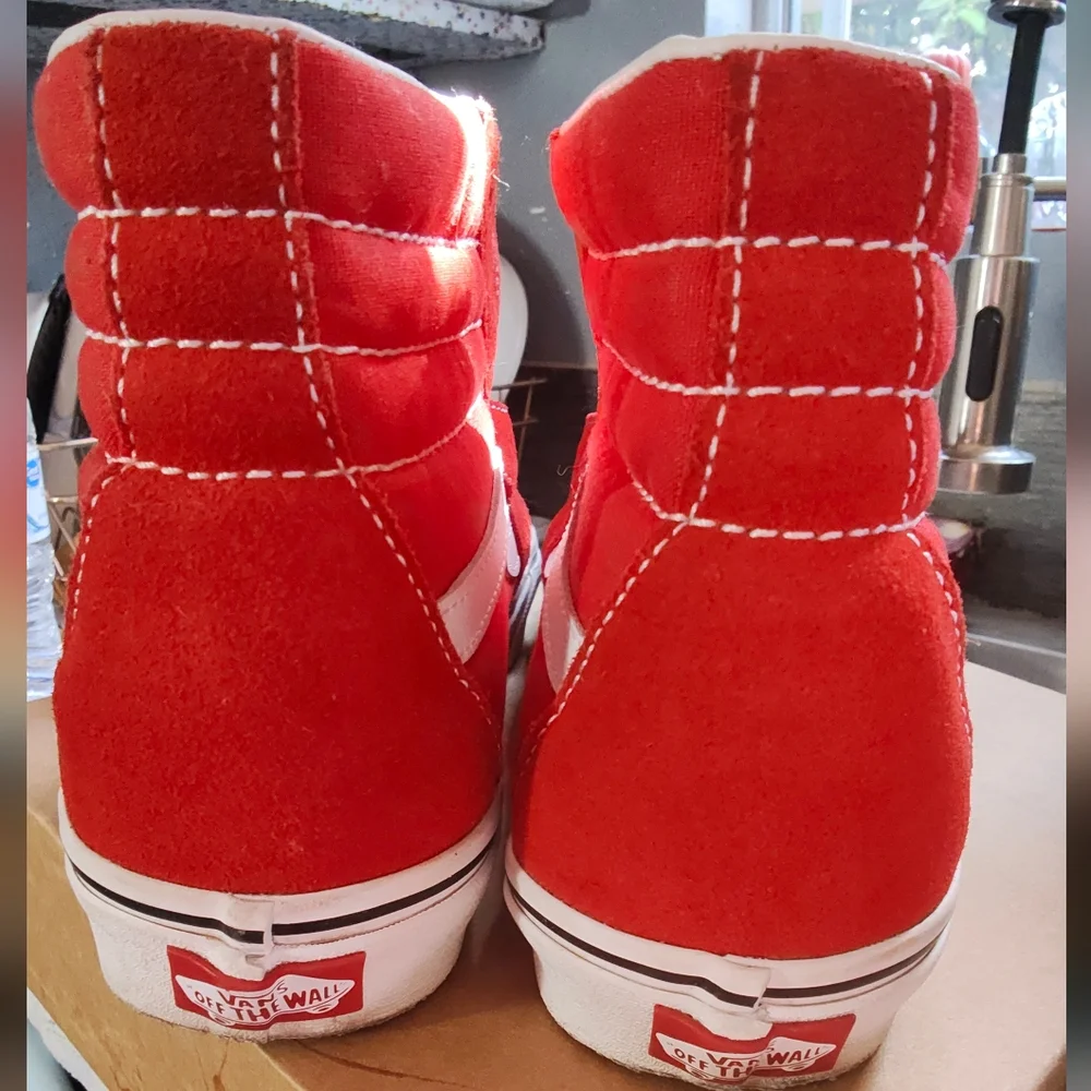 Vans Bold Red High-Top Sneakers. 7 Men. 8.5 Women. - Picture 2 of 13